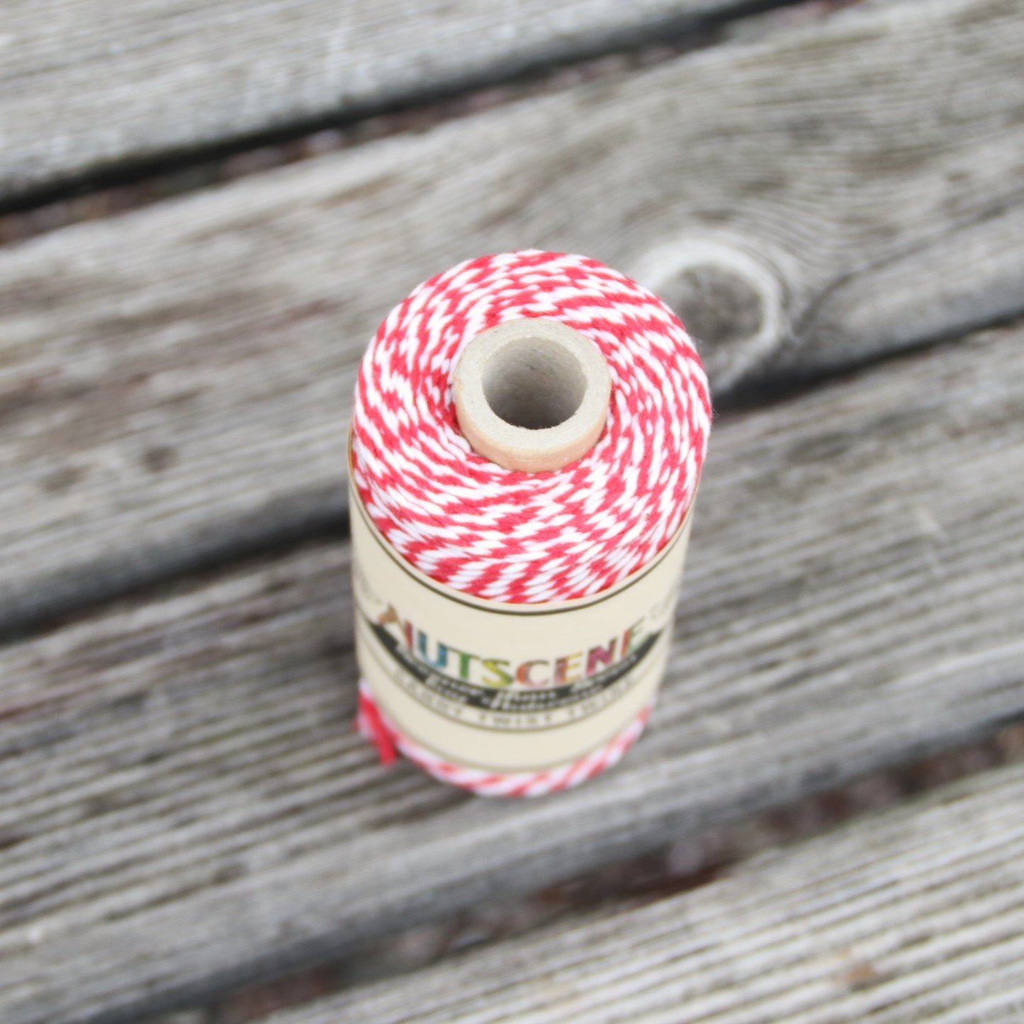 NUTSCENE スプール キャンディカラー(赤)- candy cane twine