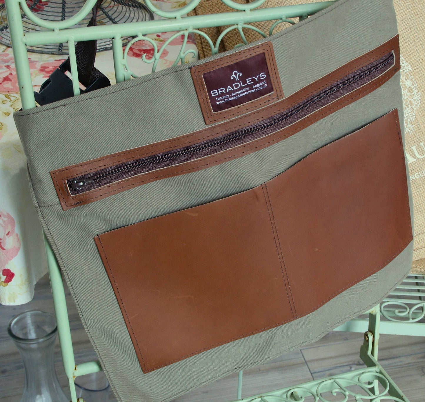 BRADLEYS社 ガーデンハーフエプロン - Heritage linen garden half apron