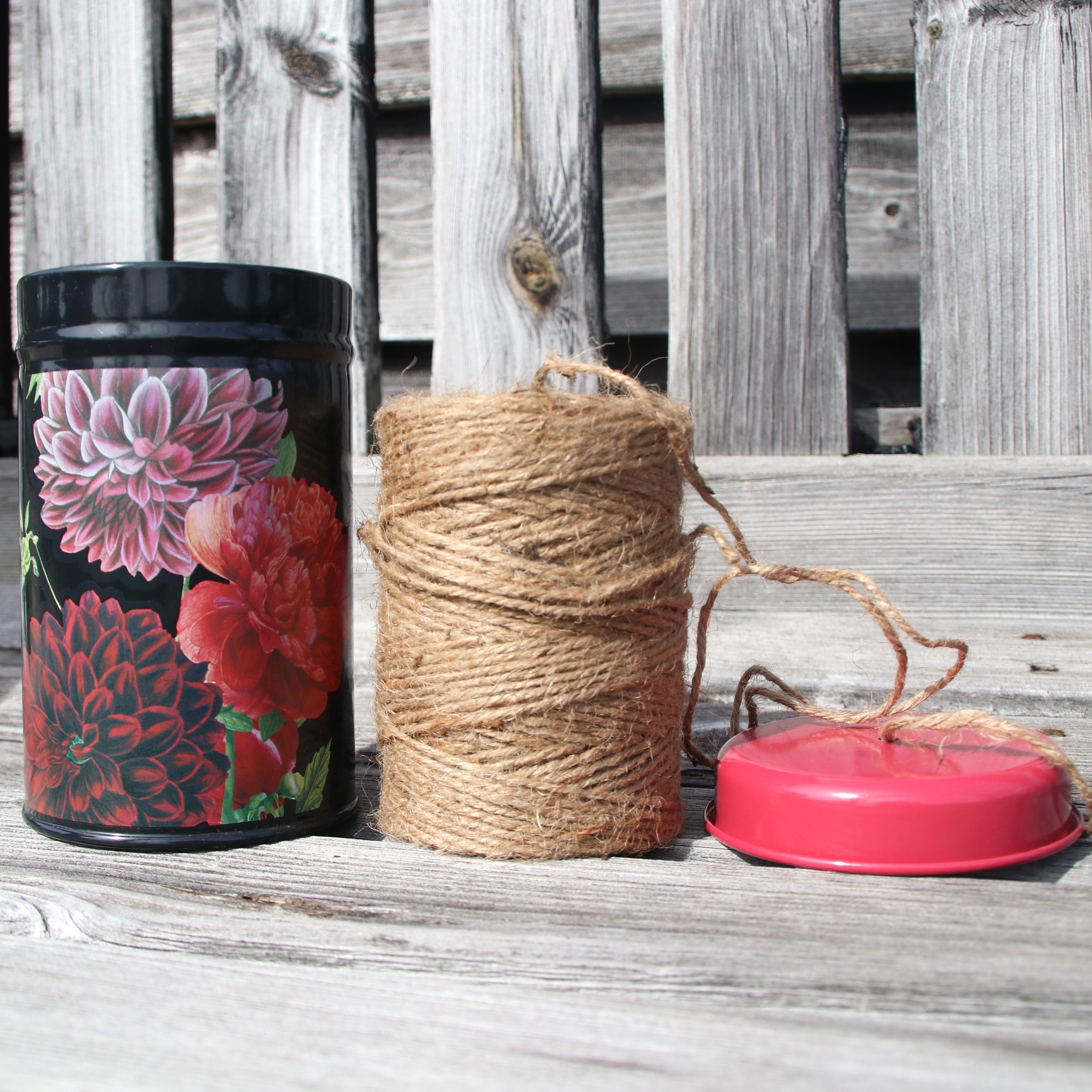 Burgon＆Ball社 缶入り麻ひも ダリアとボタン - Twine In A Tin