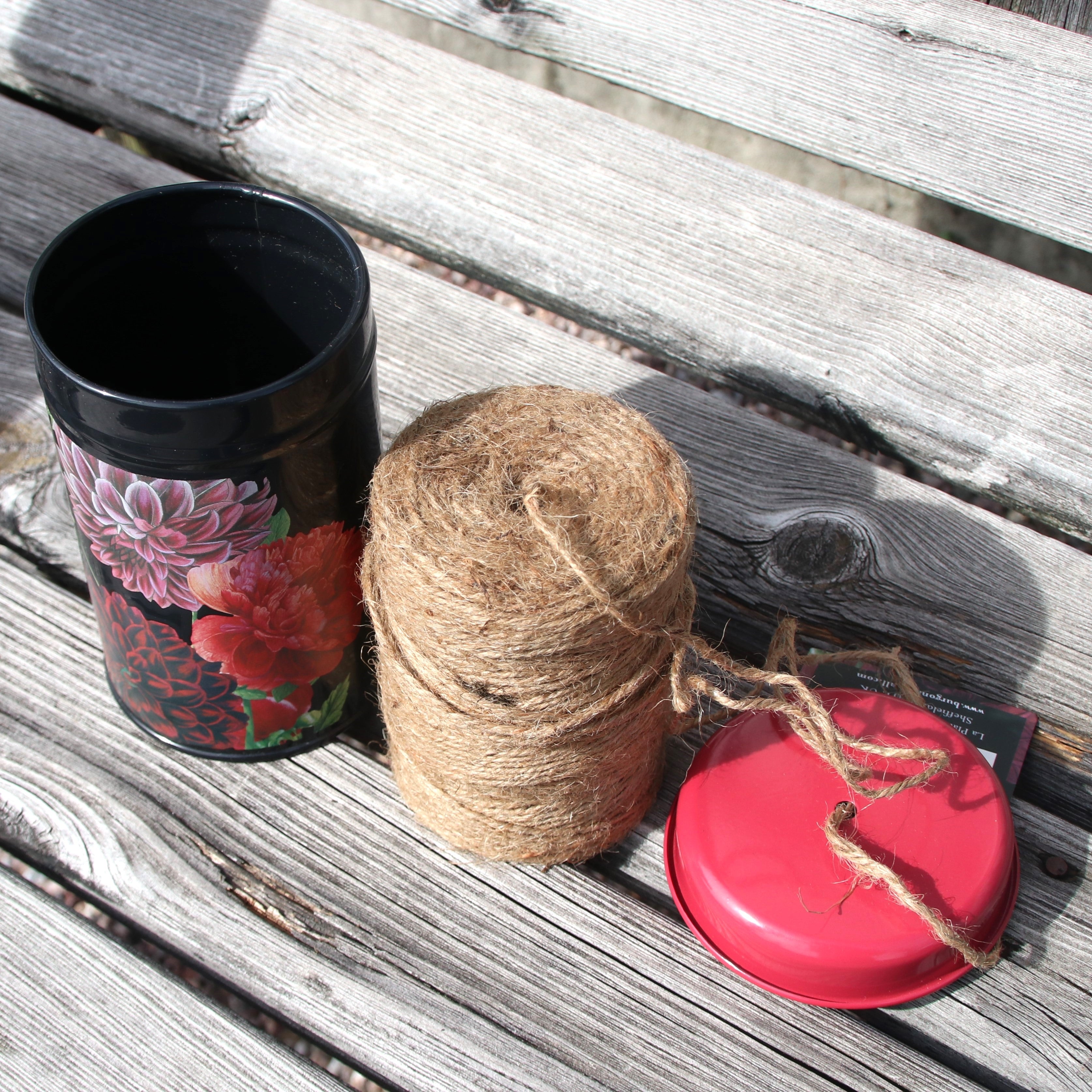 Burgon＆Ball社 缶入り麻ひも ダリアとボタン - Twine In A Tin