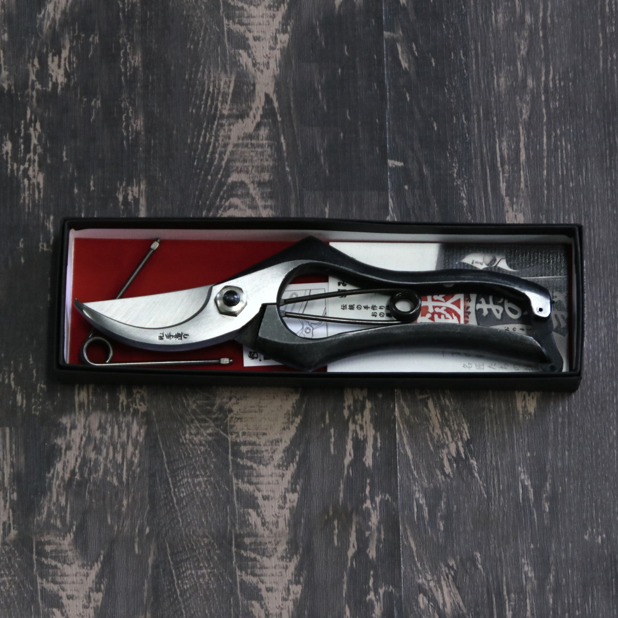 おの義剪定鋏(ブラック) - A SHAPE NO WRAP PRUNERS – David